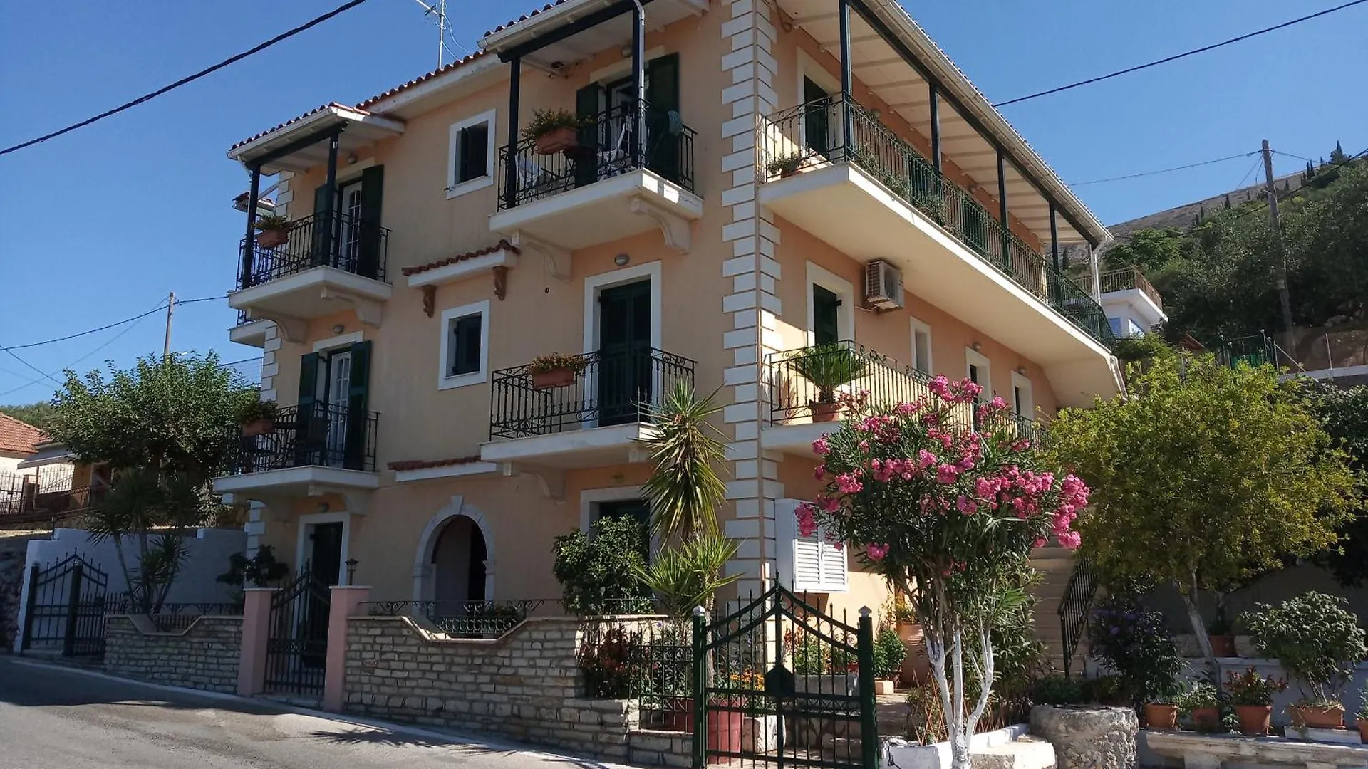 Dimitra'S Homey Apartment Dilinata